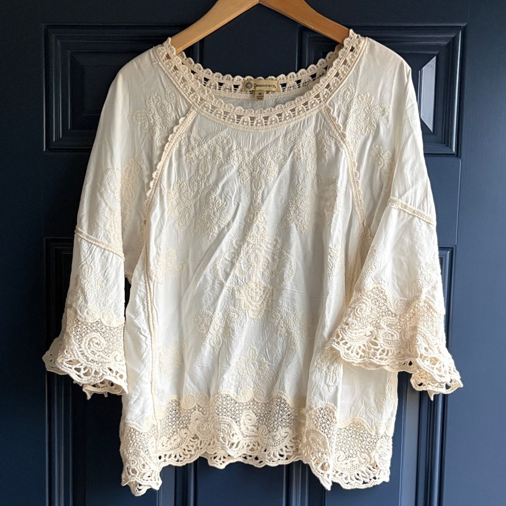 Democracy Lace Blouse - Picture 6 of 8